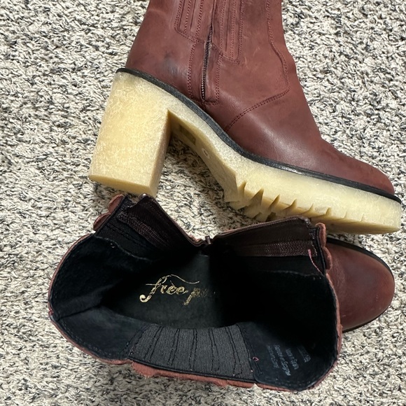 FREE PEOPLE James Chelsea Boot in Cherry Chocolate - Picture 9 of 10